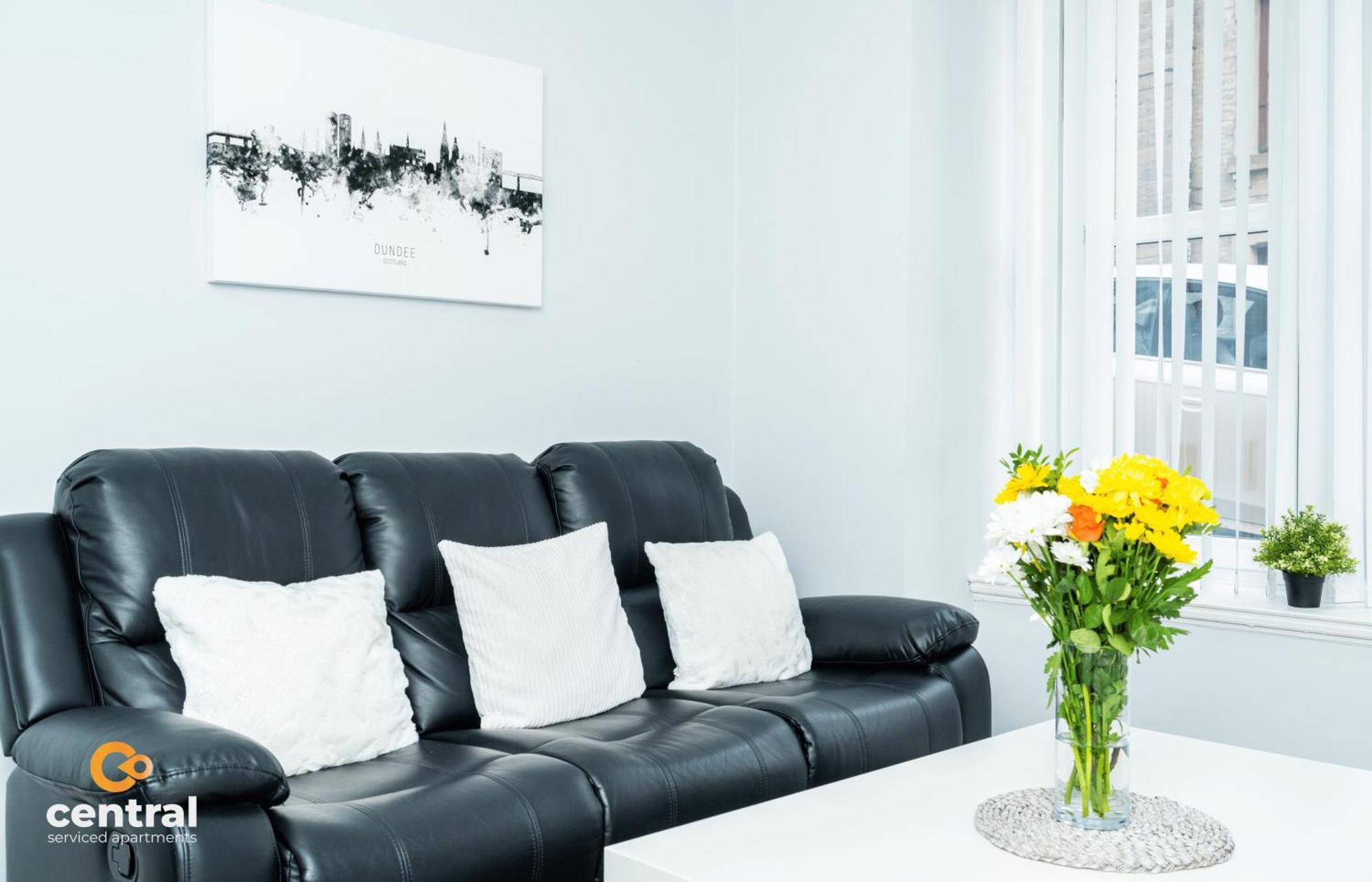 Central Serviced Apartments - 2 Bedroom - Ground Floor - Monthly & Weekly Bookings Welcome - Free Street Parking - 2 Double Beds - Wifi - Smart Tvs In Rooms - Fully Equipped - Heating 24-7 - Contractor & Short Stay Favourite Νταντί Εξωτερικό φωτογραφία
