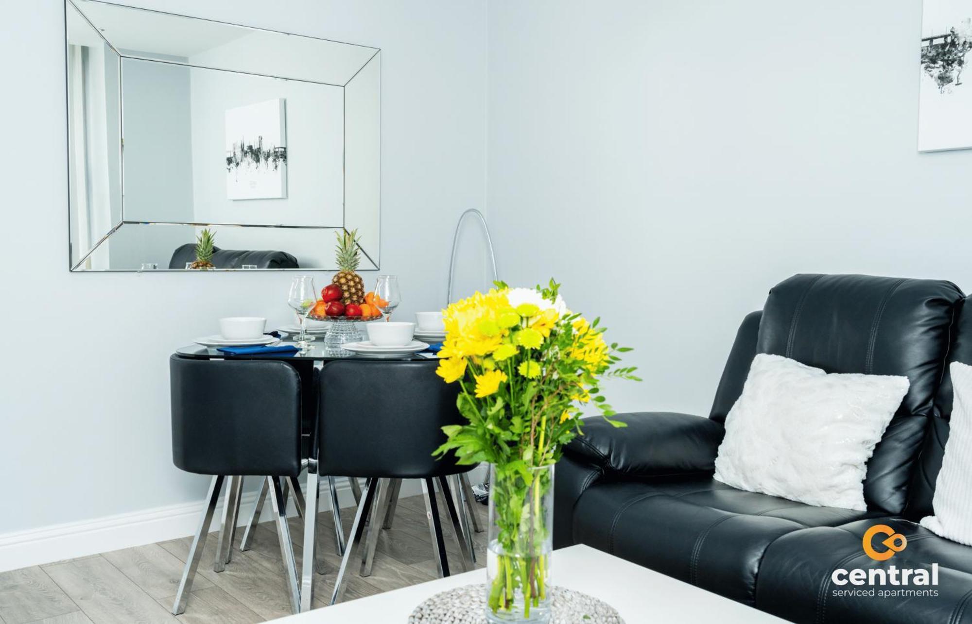 Central Serviced Apartments - 2 Bedroom - Ground Floor - Monthly & Weekly Bookings Welcome - Free Street Parking - 2 Double Beds - Wifi - Smart Tvs In Rooms - Fully Equipped - Heating 24-7 - Contractor & Short Stay Favourite Νταντί Εξωτερικό φωτογραφία