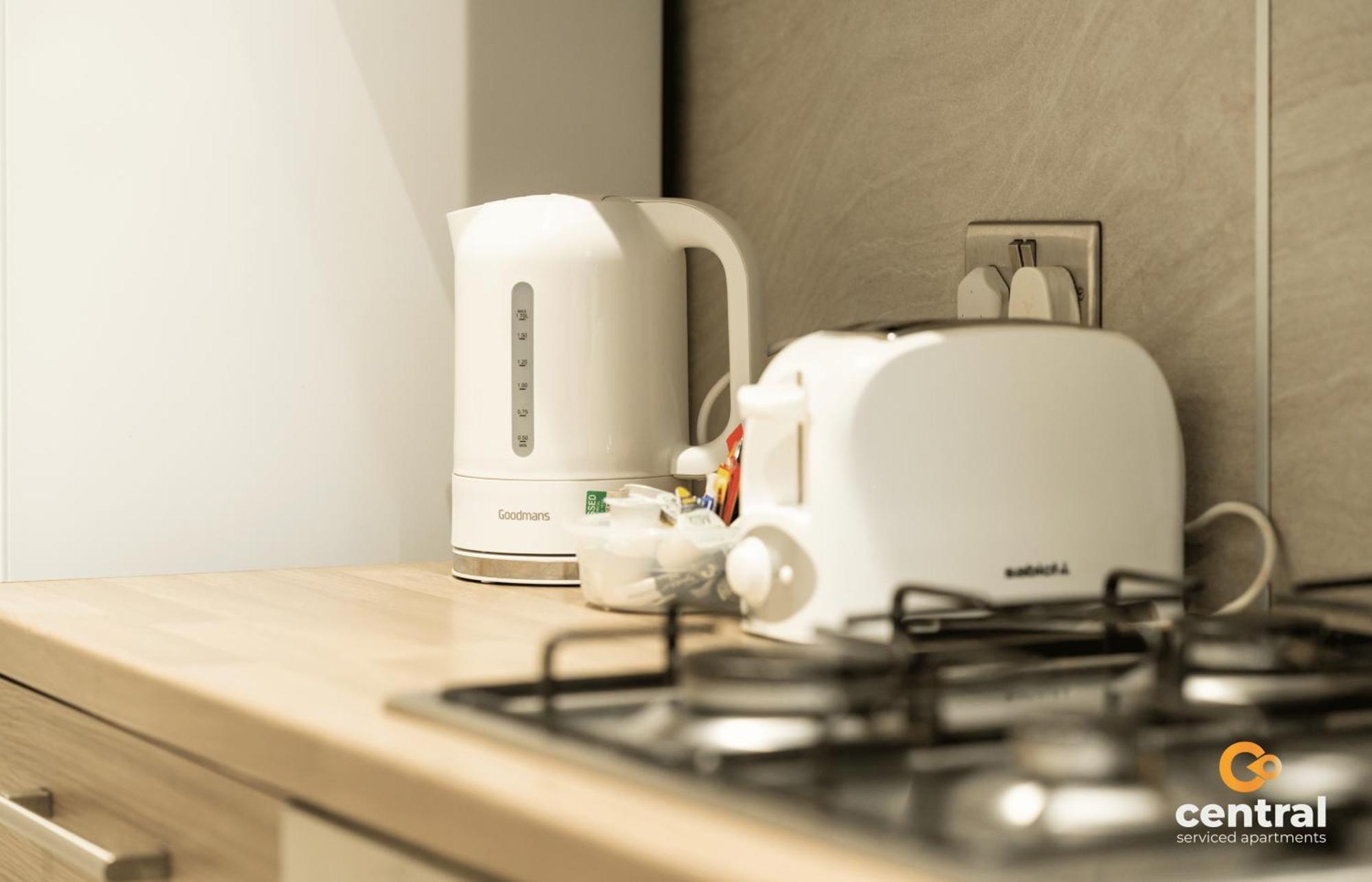Central Serviced Apartments - 2 Bedroom - Ground Floor - Monthly & Weekly Bookings Welcome - Free Street Parking - 2 Double Beds - Wifi - Smart Tvs In Rooms - Fully Equipped - Heating 24-7 - Contractor & Short Stay Favourite Νταντί Εξωτερικό φωτογραφία