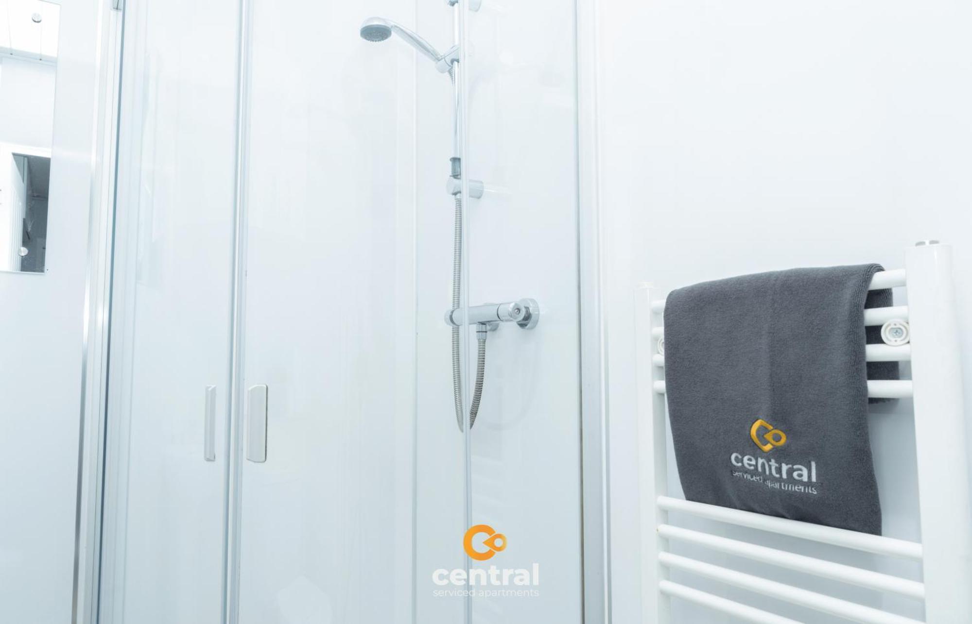 Central Serviced Apartments - 2 Bedroom - Ground Floor - Monthly & Weekly Bookings Welcome - Free Street Parking - 2 Double Beds - Wifi - Smart Tvs In Rooms - Fully Equipped - Heating 24-7 - Contractor & Short Stay Favourite Νταντί Εξωτερικό φωτογραφία