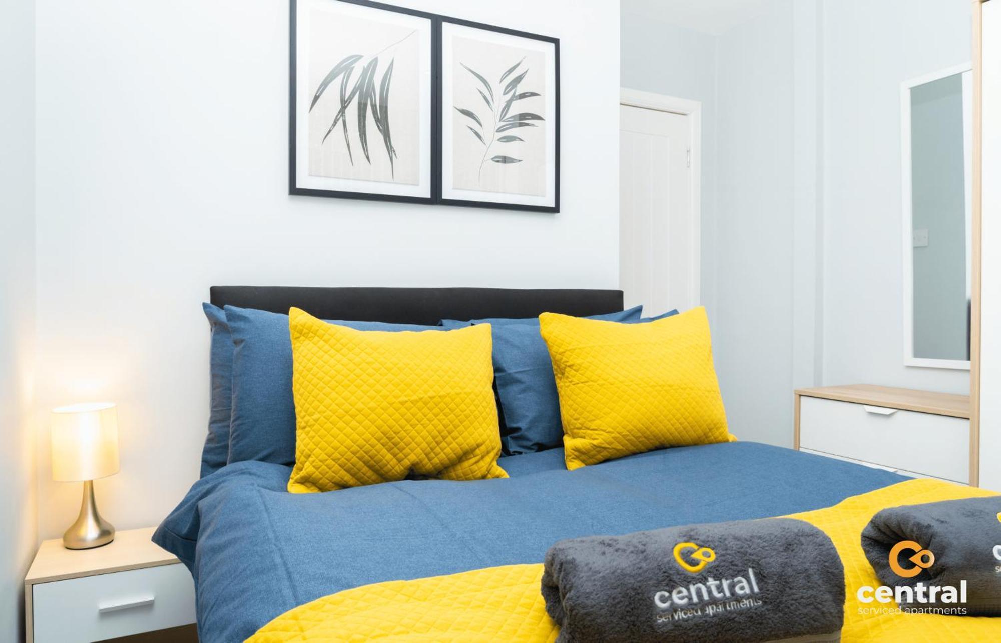 Central Serviced Apartments - 2 Bedroom - Ground Floor - Monthly & Weekly Bookings Welcome - Free Street Parking - 2 Double Beds - Wifi - Smart Tvs In Rooms - Fully Equipped - Heating 24-7 - Contractor & Short Stay Favourite Νταντί Εξωτερικό φωτογραφία