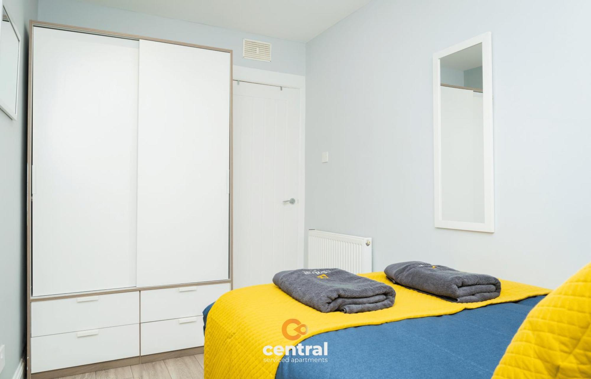 Central Serviced Apartments - 2 Bedroom - Ground Floor - Monthly & Weekly Bookings Welcome - Free Street Parking - 2 Double Beds - Wifi - Smart Tvs In Rooms - Fully Equipped - Heating 24-7 - Contractor & Short Stay Favourite Νταντί Εξωτερικό φωτογραφία
