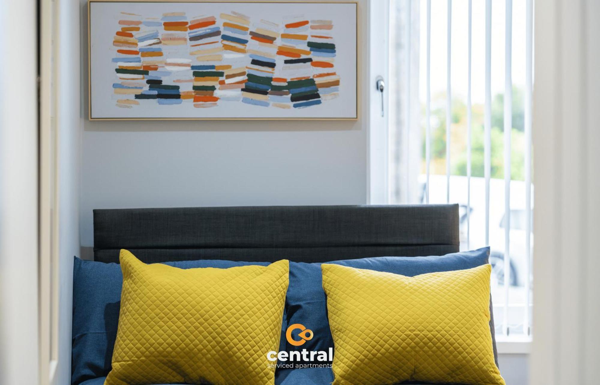 Central Serviced Apartments - 2 Bedroom - Ground Floor - Monthly & Weekly Bookings Welcome - Free Street Parking - 2 Double Beds - Wifi - Smart Tvs In Rooms - Fully Equipped - Heating 24-7 - Contractor & Short Stay Favourite Νταντί Εξωτερικό φωτογραφία